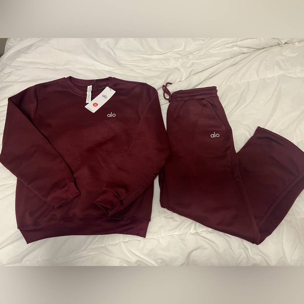 NWT Alo Accolade Set Crewneck Sweatshirt and Straight Leg Sweatpants Burgundy - Picture 4 of 12